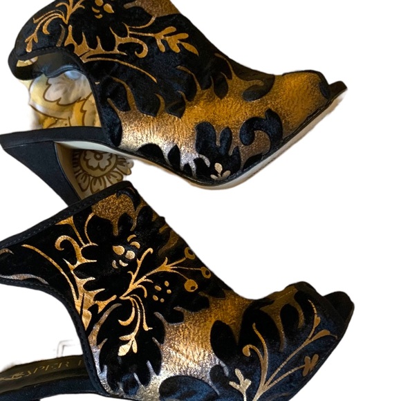 Black velvet metallic antique gold high heel peep toe shootie size 7.5 - Picture 6 of 6